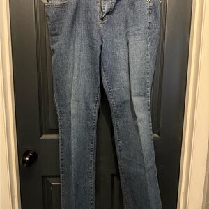 New Women’s blue denim jeans Size 16